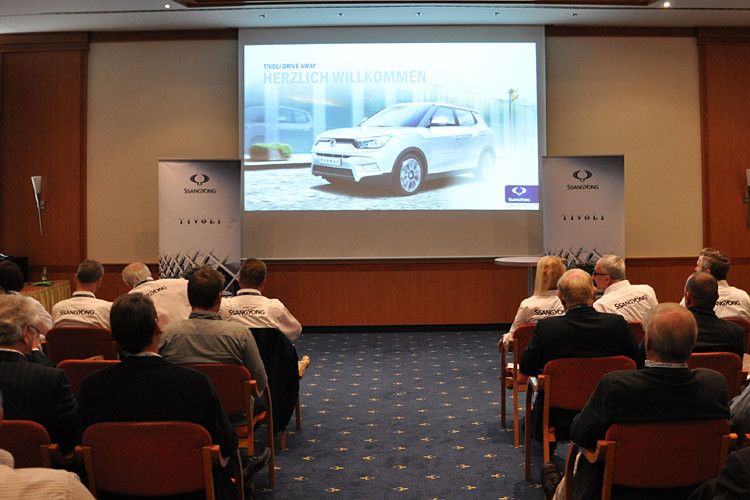 ... und informierten sich über die Vorzüge des Modells. (Foto: Wehner)