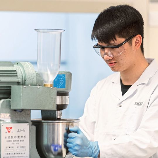 Das neue Kompetenzzentrum für Zement und Beton in Shanghai: Im Mittelpunkt stehen neue siliconbasierte Produkte und Lösungen, um die Langlebigkeit und Nachhaltigkeit von Zement und Beton zu erhöhen. Das neue Kompetenzzentrum für Zement und Beton in Shanghai: Im Mittelpunkt stehen neue siliconbasierte Produkte und Lösungen, um die Langlebigkeit und Nachhaltigkeit von Zement und Beton zu erhöhen.