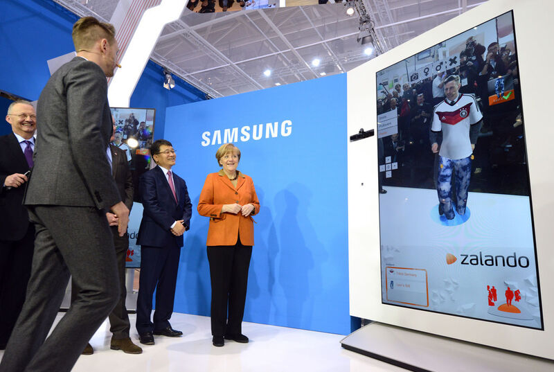 Cenit-Rundgang: Augmented-Reality-Anwendung bei Samsung (Deutsche Messe)