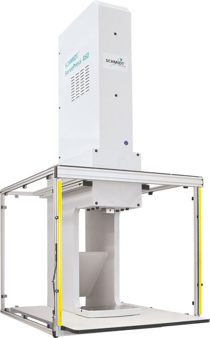 Servopress_mit_Lichtvorhang ()