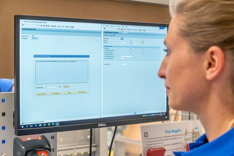 Per Monitor wird angezeigt, wie viele Kartons während der Kommissionierung erfolgreich verpackt wurden. (Faktor Zwei)