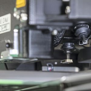 Der Allrounder für anspruchsvolle Mischbestückungen: Dank softwaregesteuertem Wechsel zwischen Collect-and-Place-, Pick-and-Place- und Mixed-Modus verarbeitet der SIPLACE CCP bis zu 28.000 Bauelemente pro Stunde mit Bestückkräften bis 15 Newton.(Bild:  ASMPT)