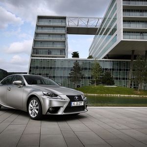 Lexus IS 300h: Jetzt erstmals als Vollhybrid.
