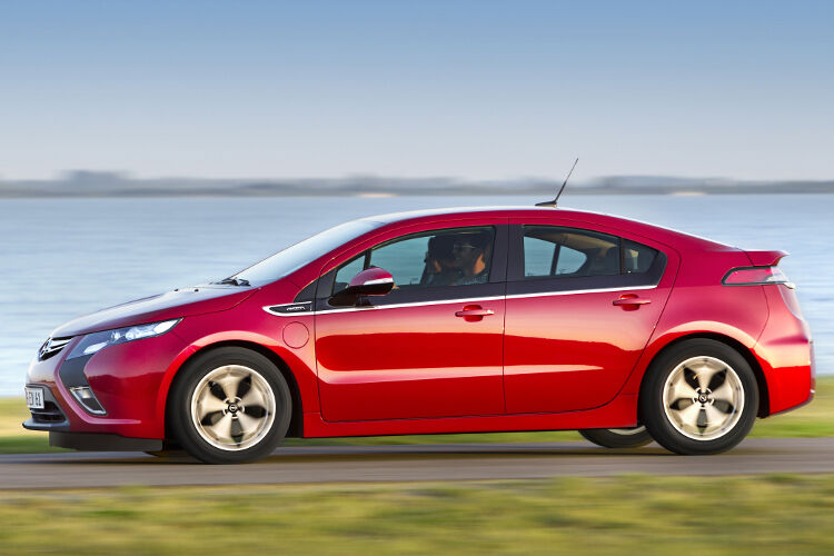 Opel bietet mit dem Ampera ein E-Auto mit Reichweitenverlängerer. Das in der Basisausstattung rund 46.000 Euro teure Auto fand in Deutschland laut KBA 771 Käufer bis Ende Oktober 2012.  (Foto: Opel)