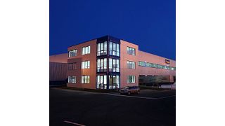 Der Standort des Prologis-Parks in Gernsheim nahe beim Wirtschaftsraum Frankfurt/Rhein-Main ermöglicht es den Logistikunternehmen, Schiene, Straße und Wasserweg effizient zu kombinieren. Bild: Prologis (Archiv: Vogel Business Media)