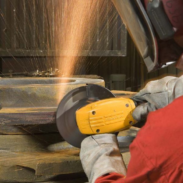 Ergonomisch lassen sich Gussteile mit den Turbinenschleifern der GTG-Familie verputzen. Bild: Atlas Copco Tools (Archiv: Vogel Business Media)