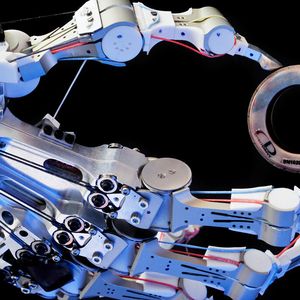 Der häufigste Einsatzbereich der Robodrive-Motoren ist die Robotik. Durch die extreme Leichtbauweise besitzt dieser Roboter ein Gewicht-Nutzlast-Verhältnis von 1:1 und ist wegen der integrierten Sensorik zudem für die direkte Interaktion mit dem Menschen geeignet.