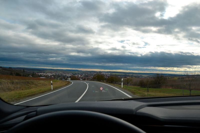 In Sachen Ladeinfrastruktur zogen bei unseren Testfahrten einige dunkle Wolken auf. Dazu später mehr. (Bild: Michel/»kfz-betrieb«)