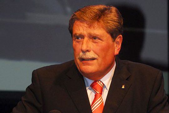 Oberbürgermeister Fritz Schramma sieht in Köln die Wiege der weltweiten Motorisierung. Denn Nikolaus August Otto habe schließlich seinen Verbrennungsmotor in der Domstadt gebaut. (Archiv: Vogel Business Media)