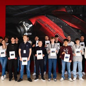 Im vergangenen Jahr verzeichnete der Zukunftstag insgesamt 590 Teilnehmer. Das Gruppenbild entstand bei Ferrari Ulrich in Frankfurt am Main.(Bild:  Ferrari)