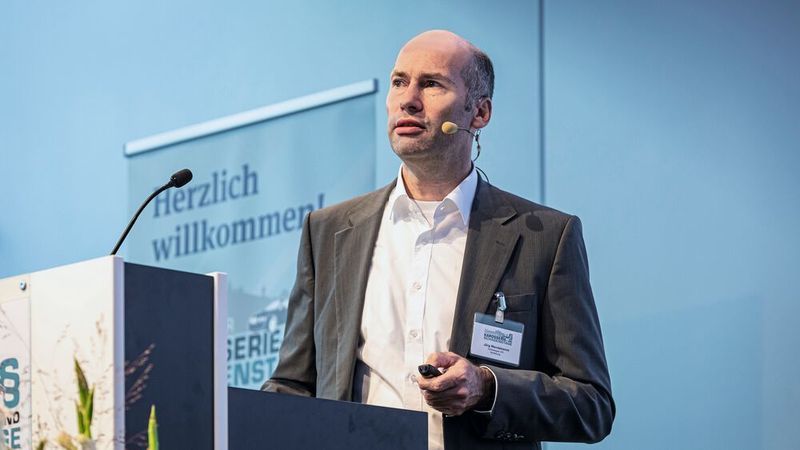 Jörg Wendekamm, VW Nutzfahrzeuge, gab einen Einblick in die Karosserie des neuen T7 Multivan. (Stefan Bausewein)