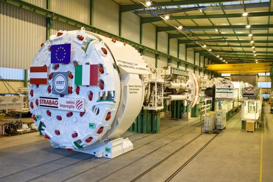 (Im Mai 2015 stellte Herrenknecht die Gripper-TBM für den nördlichen Abschnitt des Erkundungsstollens für den Brenner-Basistunnel im Werk in Schwanau fertig. Bildquelle: Herrenknecht)