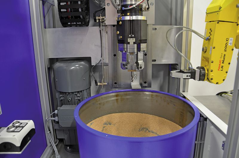 Bild 3: Die Messzelle wird durch eine Hubtür vom Bearbeitungsraum getrennt, um Störfaktoren auszuschließen. (Bild: Otec/IPK)