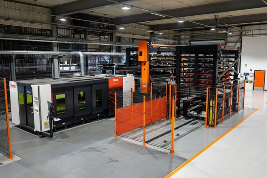 Mazak hat viel Geld investiert! Und zwar in die Modernisierung seiner Blechbearbeitung in Worcester. Das Besondere ist, dass dort nun zwei eigene Laserschneidmaschinen vier alte Modelle ersetzen, um nachhaltiger zu fertigen. Auch gibt es eine neue Website für Europa.(Bild:  Mazak)