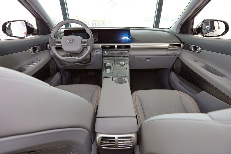 Der Innenraum sieht fast schon gewöhnlich aus. (Hyundai)
