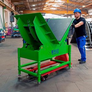 Der Werkzeugwender Tecdos TMB ist so kompakt und konzipiert, dass er leicht per Hubwagen transportiert werden kann.(Bild:  RUD / R. Hasenmueller)