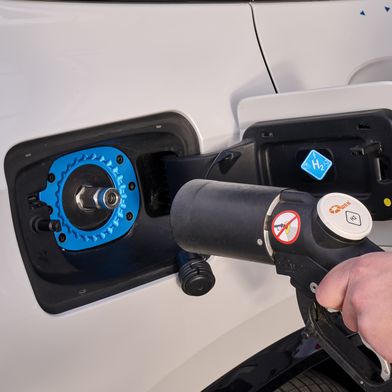 Saudi Arabien will sechs Wasserstoff-Tankstellen entlang einer wichtigen Autobahn bauen. (Bild: BMW)