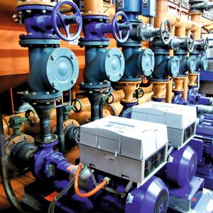 Bild 1: Die Pumpen für die Kühlschmiermittelversorgung im Bosch-Werk Leinfelden-Echterdingen arbeiten mit einer Drehzahlregelung, die automatisch die Pumpenförderleistung dem momentanen Bedarf anpasst. 