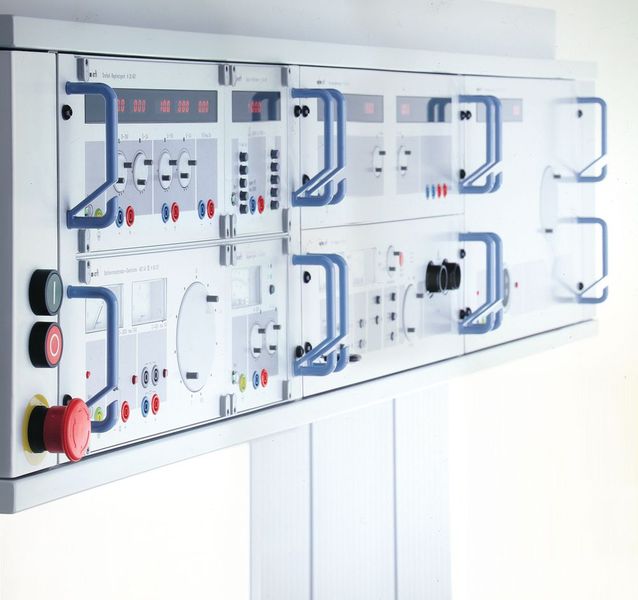 Im Jahr 1987 folgte ein Aluminiumsystem: Auf der Productronica in München wurde das System „highlab“ vorgestellt. (Bild: erfi)