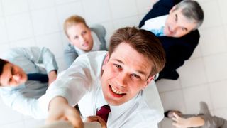 Eben noch der Kollege, nun plötzlich der Chef. Für Teams kann das durchaus eine knifflige Situation sein.  (©pressmaster - stock.adobe.com)