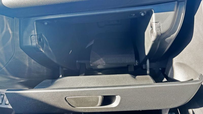 Dafür ist das Handschuhfach riesig. (Bild: Simon – VCG)