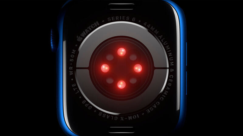 Der Blutsauerstoff-Sensor verwendet LEDs sowie Fotodioden im Glas des Gehäusebodens der Apple Watch Series 6. (Apple)