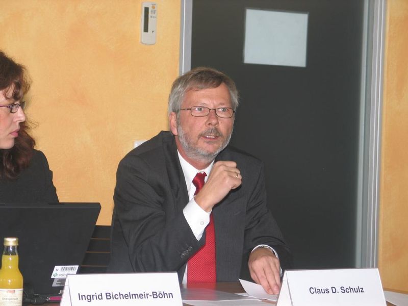 „Wälzlager gehören zu den sicherheitsrelevanten Bauteilen, deren Ausfall verheerende Schäden oder Unfälle zur Folge haben können“, erläutert Claus-D. Schulz, Direktor Zentralbereich Recht und Mitglied der Geschäftsleitung der SKF GmbH. Bild: Schäfer (Archiv: Vogel Business Media)