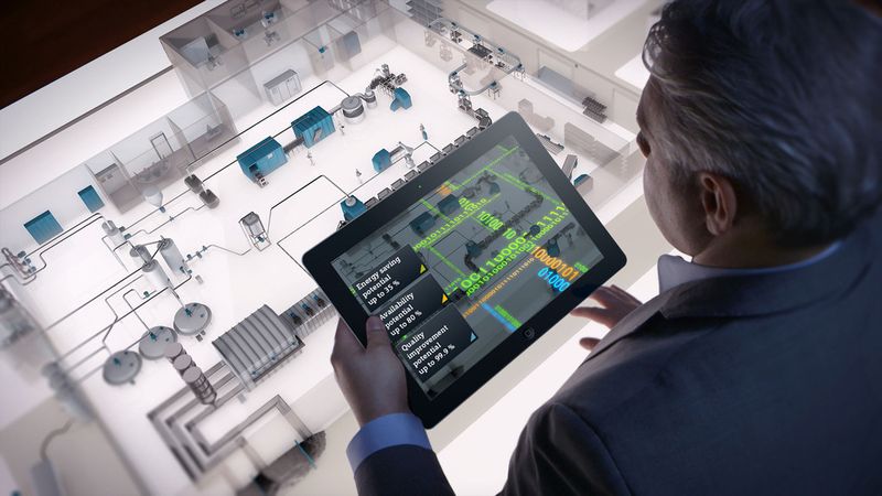 Big Data in der Industrie: Durch die wachsende Komplexität und zunehmende IT-Durchdringung der Fertigung steigt die Datenmenge in Produktionsbetrieben deutlich an. Das birgt enormes, bislang weitgehend ungenutztes Potenzial. Entscheidend ist, die richtigen Daten aus den verschiedenen Quellen, beispielsweise Prozess- und Produktionsdaten, kontinuierlich in Echtzeit zu erfassen und zu analysieren. Hierfür bietet Siemens neue daten-basierte Dienstleistungen, die „Data-Driven Services“. Sie helfen, die Gesamtanlageneffektivität und Energieeffizienz von Maschinen und Anlagen zu steigern. (Bild: Siemens)