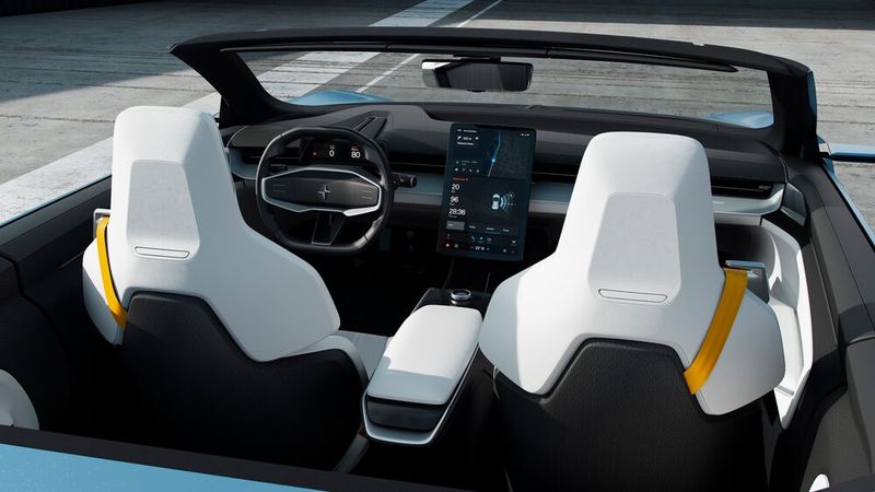 Der O2 hat sportliche Sitze und einen großen 15-Zoll-Touchscreen. (Bild: Polestar)