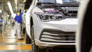 Die Produktion kann bei einigen Autoherstellern nach den Werksferien nicht wie gewohnt wieder anlaufen. (Bild: Volkswagen AG)