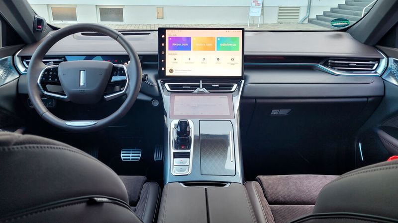 2. Innenraum und Material: Wie schon außen gilt: Optisch passt das alles, ist aber nicht sehr spannend.  (Bild: Wehner - VCG)