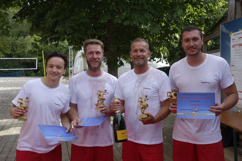 1. Platz für das Fujitsu-Team Fun4you: (v. l.) Dieter Denuel, Mike Kaczmarczyk, Heiko Lühr, Julius Berger (Vogel IT-Medien GmbH)