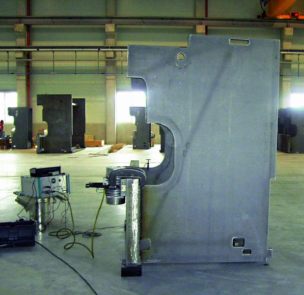 Bild 5: Bei der Vibrationsbehandlung soll das Gewicht der Teile, zum Beispiel eines Maschinengehäuses, mindestens 100 kg betragen. (Archiv: Vogel Business Media)