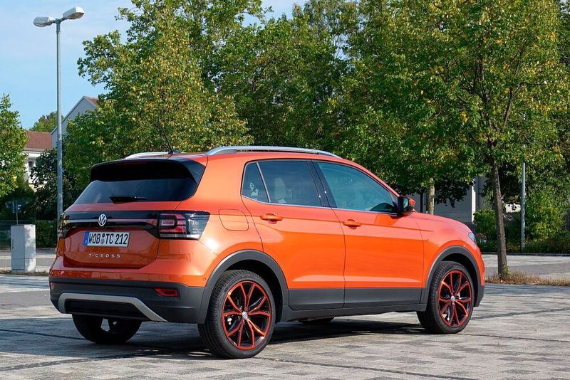 Nachteilig auf die Übersichtlichkeit wirkt sich die VW-typische breite C-Säule aus. (Rosenow/»kfz-betrieb«)