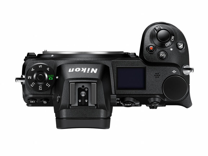 Den Platz auf der Oberseite des Bodys nutzt Nikon weidlich aus, unter anderem mit einem kleinen Display. (Nikon)
