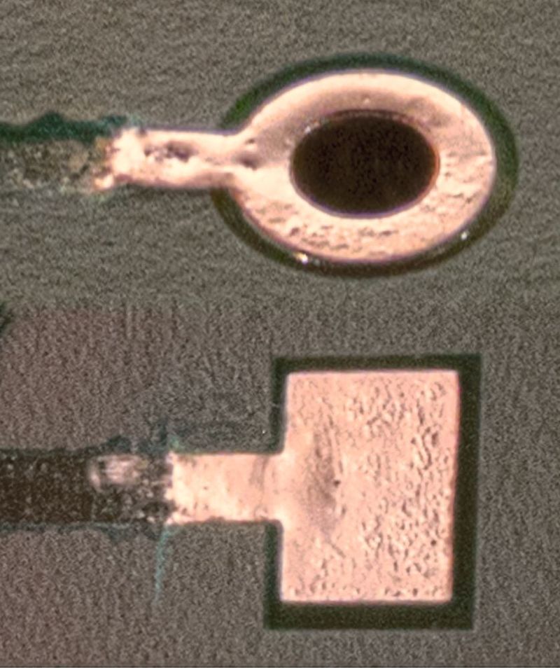 Bild 3: Prototpypen von Konvergenz-Pads für THT-Prozesse (oben) und für SMT-Prozesse (unten). 