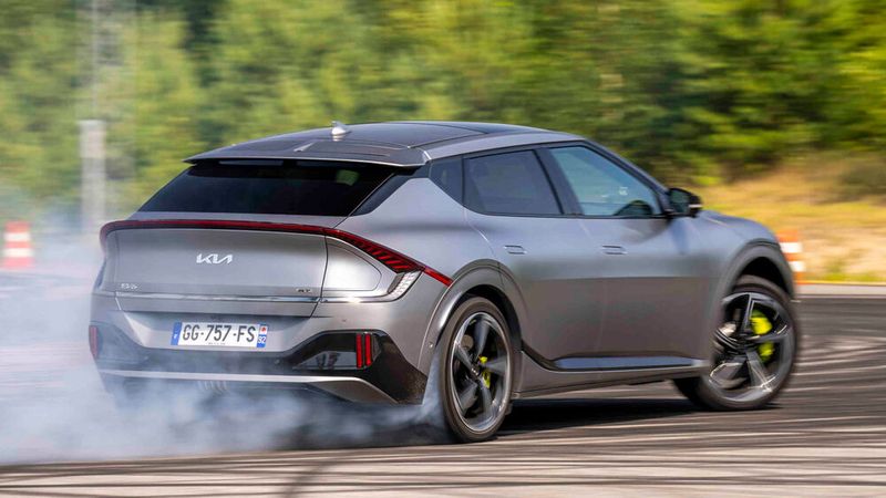 Auch Drifts sind mit dem elektrischen Familienauto möglich. (Bild: Kia)