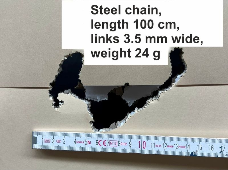 Fig. 2c: This same chain, cut in half, does not break. Just one impact! (Source: Mattheck)