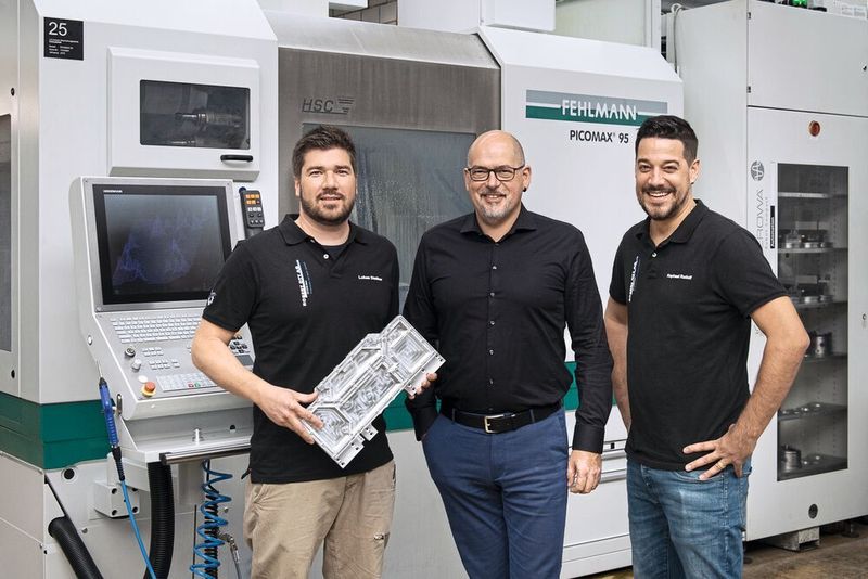 Lukas Dietiker (Leiter Produktion), Robert Ott (Inhaber) und Raphael Rudolf (Leiter Verkauf und Marketing, QM) investieren kontinuierlich in den Maschinenpark, bei Bedarf mit vollautomatischem Teilehandling.  (Thomas Entzeroth)