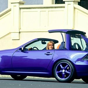 Als Mercedes cool wurde: Die zweite SLK-Studie wurde im Herbst 1994 beim Pariser Salon präsentiert, jetzt mit dem faltbaren Variodach aus Stahl. Es verschwindet vollständig und automatisch im Kofferraum des Fahrzeugs. Es vereint es die Vorzüge eines Hardtops und die Flexibilität eines Faltverdecks.(Bild:  Mercedes-Benz Classic Archive)