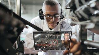 Die AR-Brille ist in der Industrie bereits etabliert. Jetzt unterstützt KI den Servicetechniker zusätzlich.  (Bild: TeamViewer)