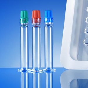 Das Verschlusssystem für vorfüllbare Spritzen: Die spezielle Materialpaarung des pharmazeutischen Primärpackmittels TELC birgt ein großes Temperaturgefälle innerhalb des Werkzeugs.