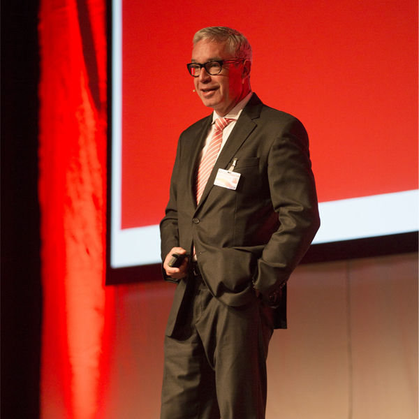 Keynote von Hanspeter Kipfer, Geschäftsführer von Oracle Schweiz. (Trivadis)