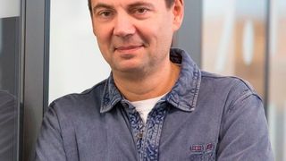 Frank Overmeyer, Daimler AG: „Wir liefern den Nachrüstern technische Informationen zu unseren Fahrzeugen.“ (Daimler)