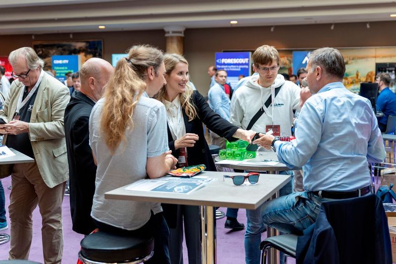 Digitaler Guide: Mit der Event-App navigierten Teilnehmer wie Aussteller durch den Tag und knüpften neue Kontakte. (Bild: Vogel IT-Akademie)