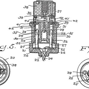 Patentiert:  Hubbells Zeichnung zum US-Patent 774250 zeigt einen trennbaren Anschlussstecker, der elektrische Geräte sicher und ohne Funkenbildung mit dem Stromkreis verbinden sollte. Das Patent wurde 1904 erteilt.(Bild:   / CC0)
