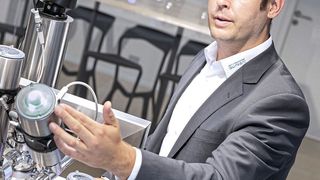 „IO-Link bringt uns und unseren Kunden viele Vorteile vor allem bei der Verkabelung. Wir haben nicht nur die Informationen gut oder schlecht, sondern wir können viel mehr Diagnose-Daten abgreifen um beispielsweise Laufzeitfehler ableiten.“
Michael Rausch, Segment Manager Hygienic  (Bürkert Fluid Control Systems)