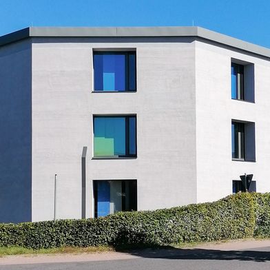 550 m² Quadratmeter Fassadenfläche wurden mit Schweizer Naturkalk verputzt.  (Bild: Agmadata/Haga)