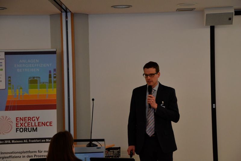 Dr. Thomas Harlacher ist Spezialist im Team Prozessentwicklung der Infraserv Knapsack.   (PROCESS)