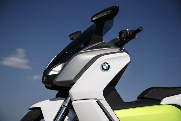 Der neue BMW C evolution bei der offiziellen Präsentation in Barcelona (BMW)